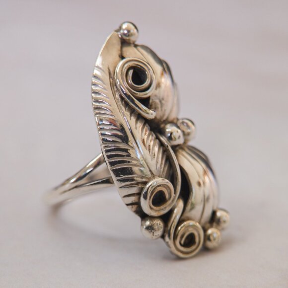 Signed H.Y. Sterling Feather/Scroll Ring, Navajo-Style, Size 5.75 (25mm) - Picture 4 of 13